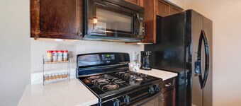 3 Mi to Dtwn Denton: Getaway w/ Furnished Patio!