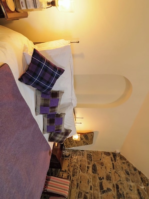 1 bedroom, individually decorated, individually furnished, free WiFi - The Croft (Ballymena)