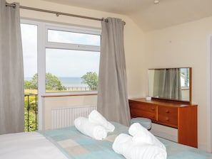 4 bedrooms, individually decorated, individually furnished, free WiFi