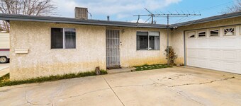 Work, Play & Relax: Home w/ Yard in Lancaster!