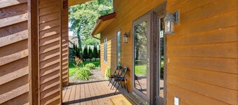 Lake Winnebago Family Retreat: Dock & Deck!