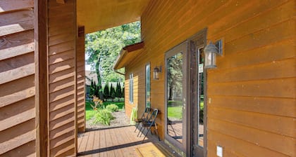 Lake Winnebago Family Retreat: Dock & Deck!