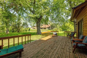 House (4 Bedrooms) | Interior - Lake Winnebago Family Retreat: Dock & Deck! (Menasha)
