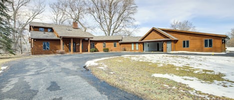 House (4 Bedrooms) | Front of property