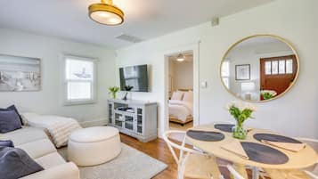 Cottage (2 Bedrooms) | Interior
