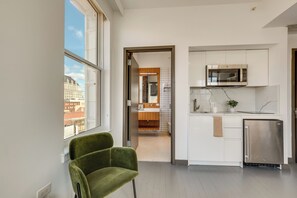 Interior - Central Studio w/ Community Perks in Newark! (Newark)