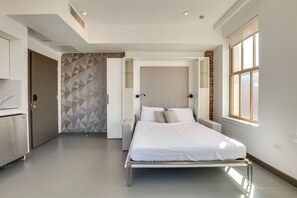 Interior - Central Studio w/ Community Perks in Newark! (Newark)