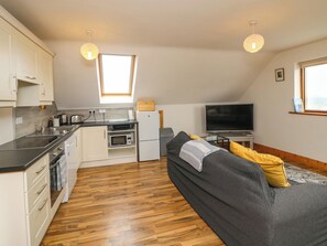 Geschirrspüler, Wasserkocher, Toaster, Kochgeschirr/Geschirr/Besteck