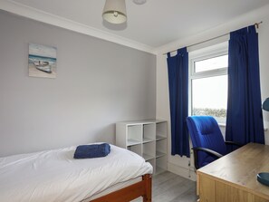 3 bedrooms, individually decorated, individually furnished, free WiFi - Seaside Sanctuary (Holyhead)