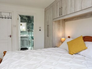 3 bedrooms, individually decorated, individually furnished, free WiFi - Seaside Sanctuary (Holyhead)