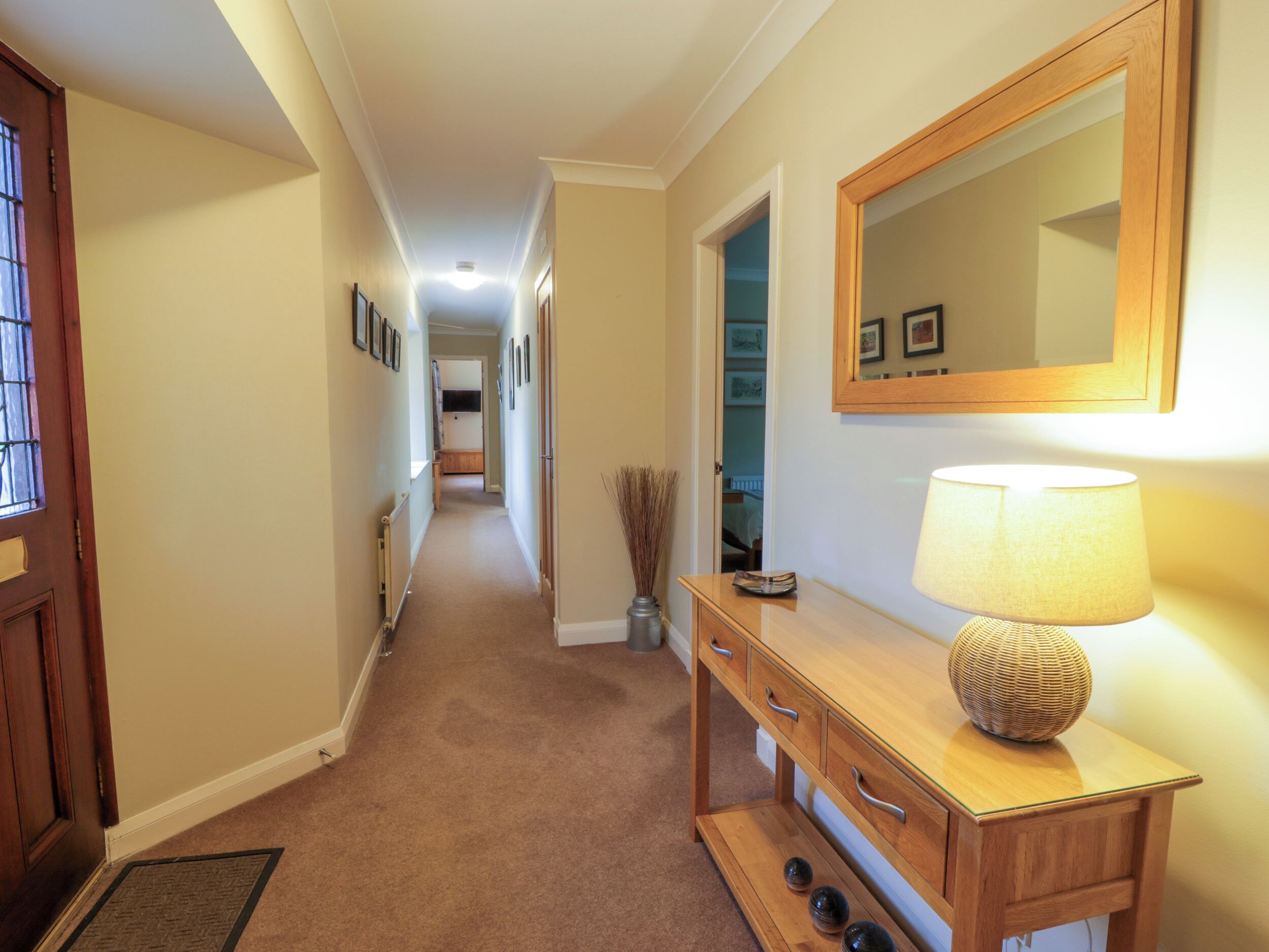 المنشأة من الداخل