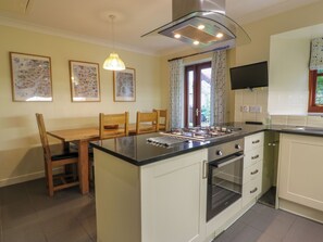 Fridge, dishwasher, electric kettle, toaster - The Barn at Daldorch (Mauchline)