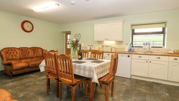 Cottage | Dining