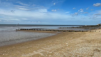 Una playa cerca