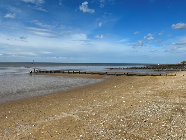Pantai di sekitar