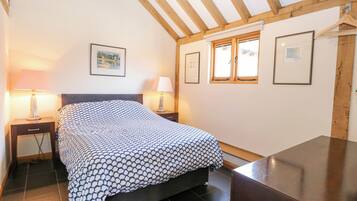 2 bedrooms, individually decorated, individually furnished, free WiFi