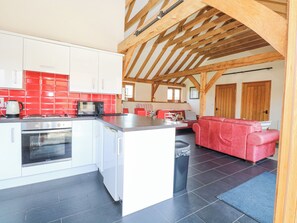 Fridge, dishwasher, electric kettle, toaster - 3a Hideaways (Hunstanton)