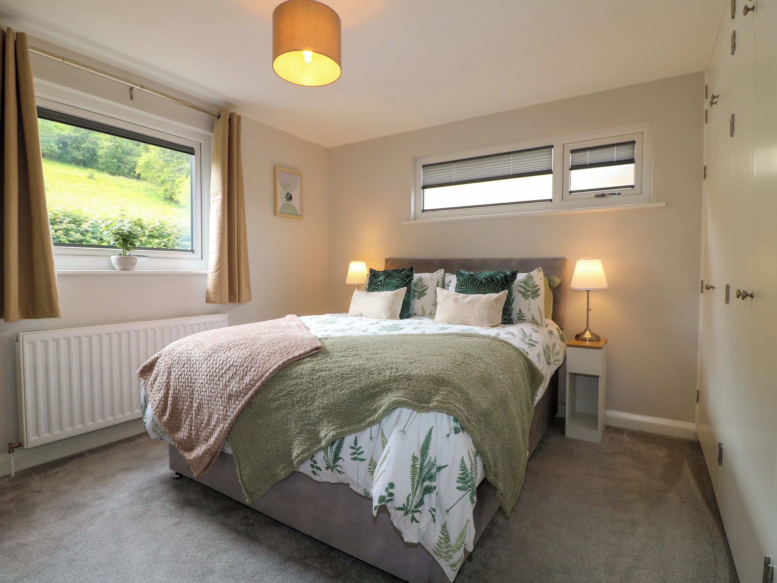 5 bedrooms, individually decorated, individually furnished, free WiFi