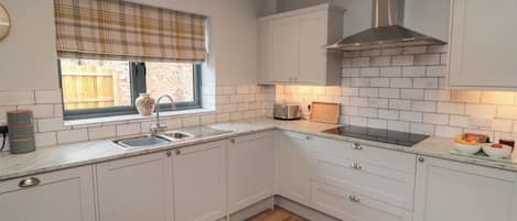 Dishwasher, electric kettle, toaster, cookware/dishes/utensils