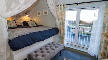 4 bedrooms, individually decorated, individually furnished, free WiFi