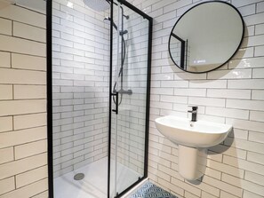 Shower - Awel Y Mor (Prestatyn)