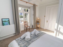 3 quartos, individualmente decorados, individualmente mobiliados