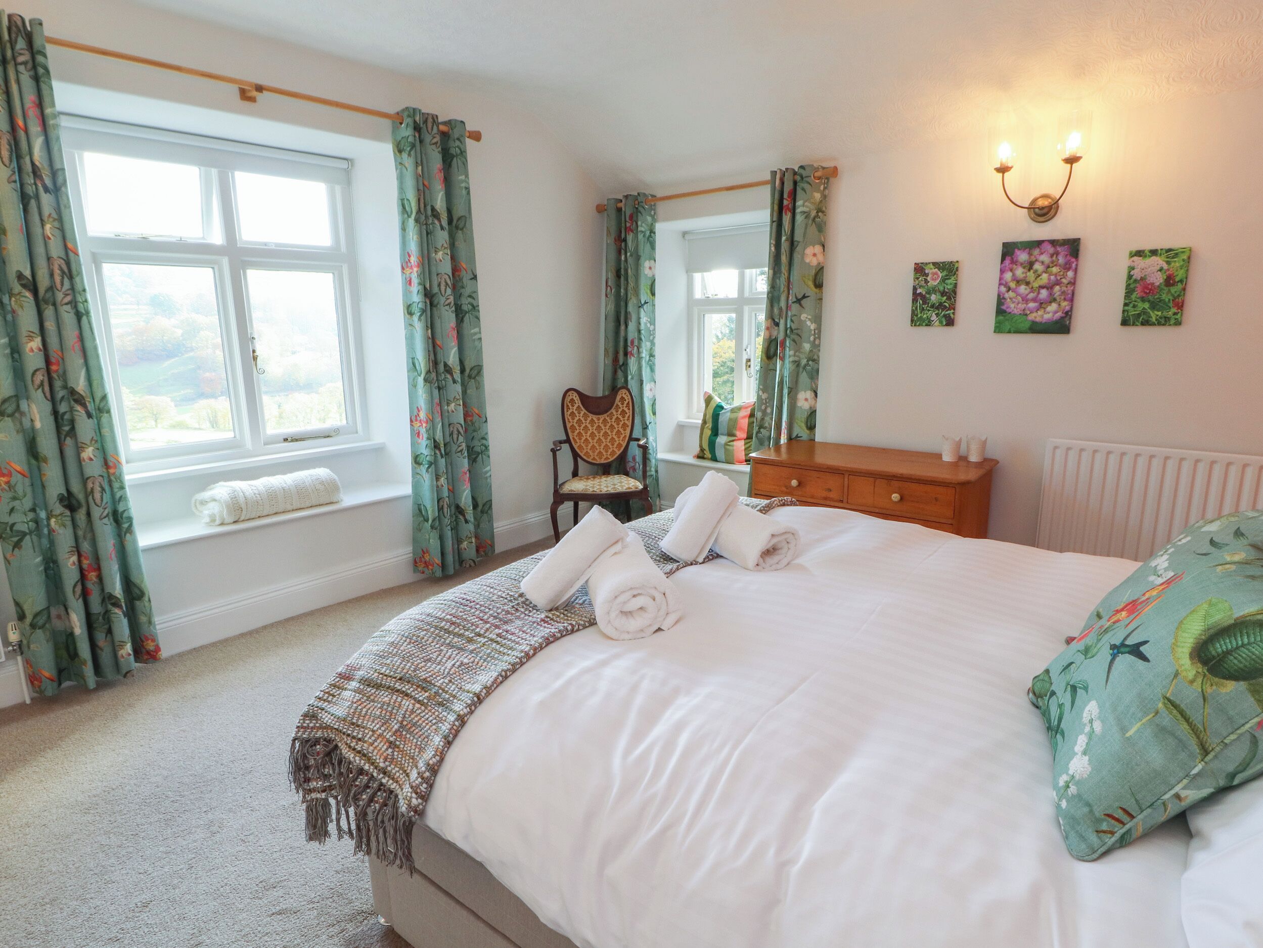 3 bedrooms, individually decorated, individually furnished, free WiFi