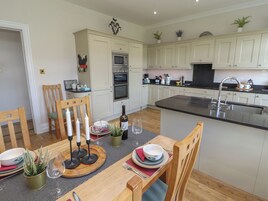 Lava-louças, chaleira elétrica, torradeira