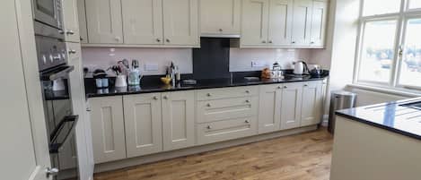 Dishwasher, electric kettle, toaster, cookware/dishes/utensils