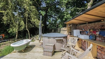 Bồn tắm spa ngoài trời