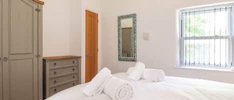 2 bedrooms, individually decorated, individually furnished, free WiFi