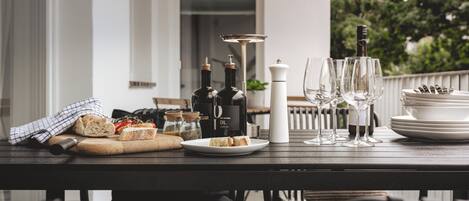 تناول الطعام بالخارج