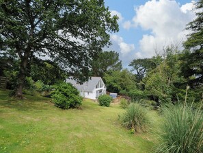 Property grounds - Otters Leap (Bideford)