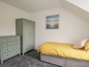 3 Schlafzimmer, individuell dekoriert, individuell eingerichtet