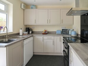Kühlschrank, Geschirrspüler, Wasserkocher, Toaster