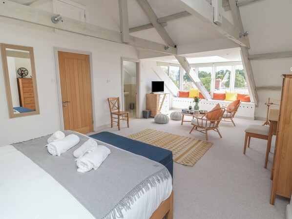 4 habitaciones, decoración personalizada y muebles diferentes