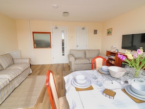 Living area - Awalek, Cumber Close (Kingsbridge)