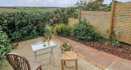 Awalek, Cumber Close