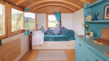 1 bedroom, individually decorated, individually furnished