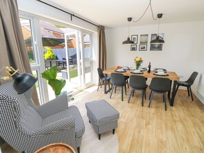 Dining - 25 St. Benedict Road (Hayling Island)