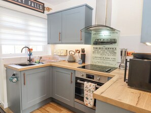 Fridge, electric kettle, cookware/dishes/utensils - Black Hill View (Newton Abbot)