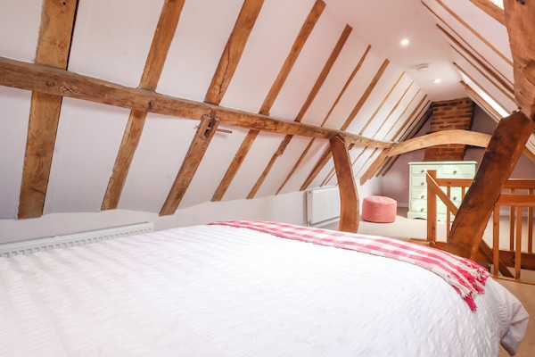 2 bedrooms, individually decorated, individually furnished, free WiFi