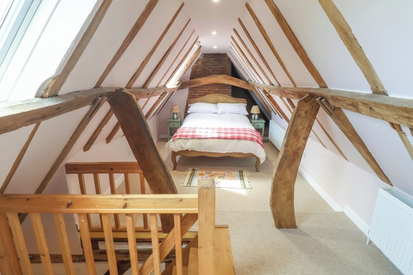 2 bedrooms, individually decorated, individually furnished, free WiFi