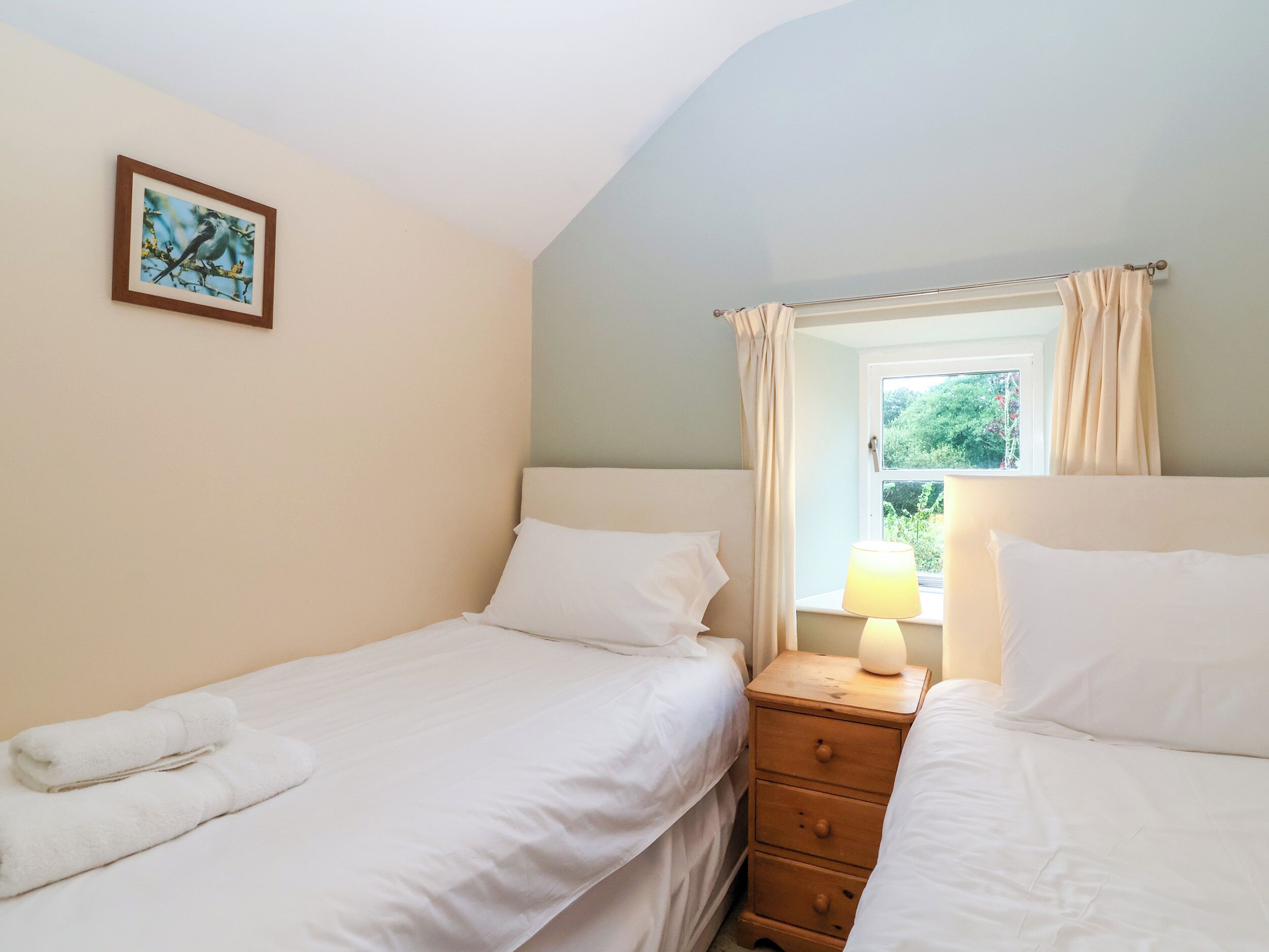 9 bedrooms, individually decorated, individually furnished, free WiFi