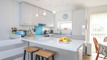 Fridge, dishwasher, electric kettle, toaster