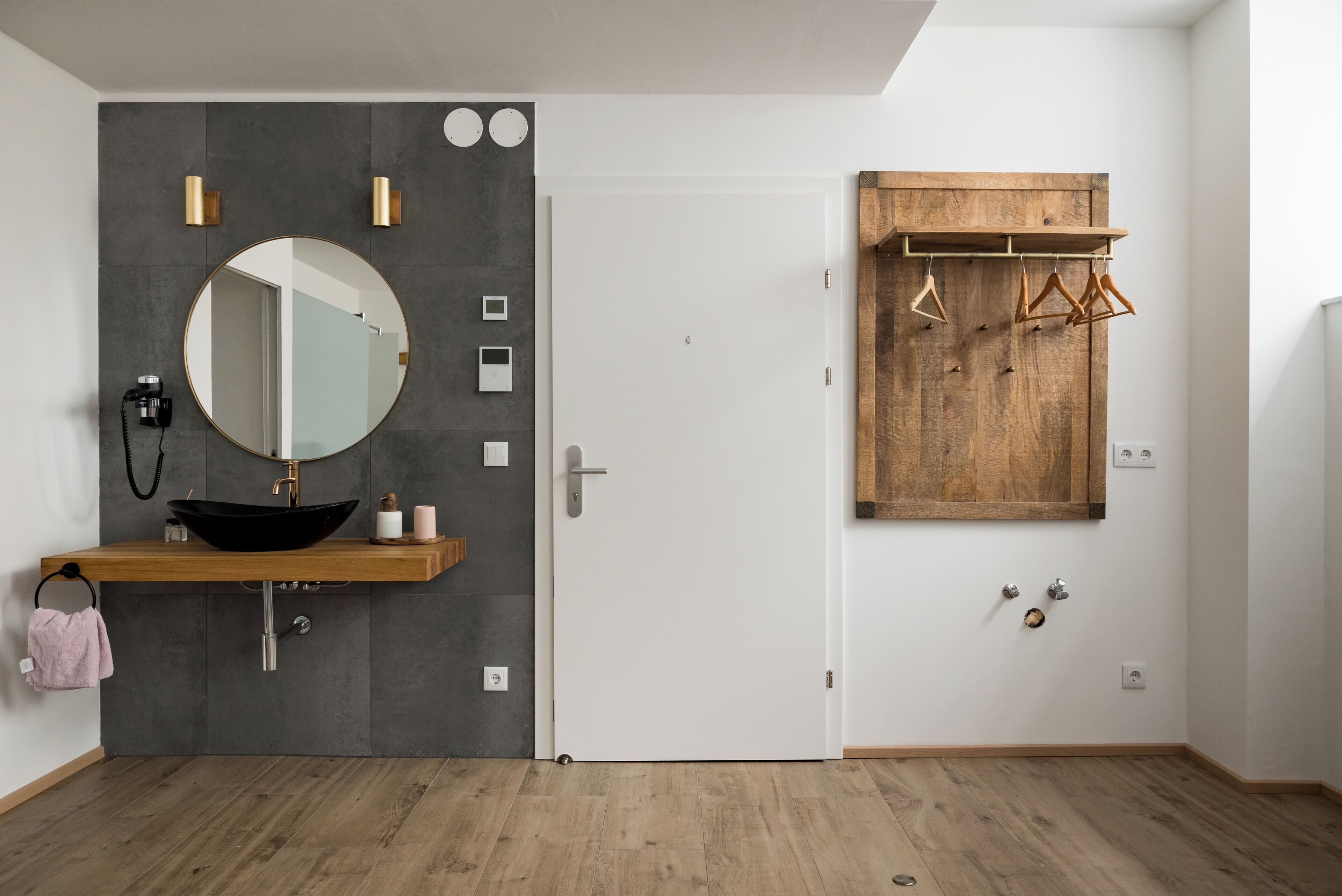 Comfort Loft, Courtyard View | 1 bedroom, blackout drapes, soundproofing, iron/ironing board