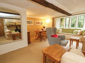 Living area - The Elbow (Dorchester)