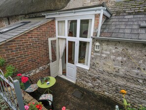 Outdoor dining - The Elbow (Dorchester)