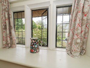 Interior - The Elbow (Dorchester)