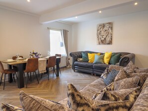 Living area - Trysorau Bach 2 (Llanrwst)